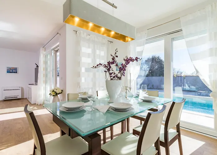 Villa Casablanca - *